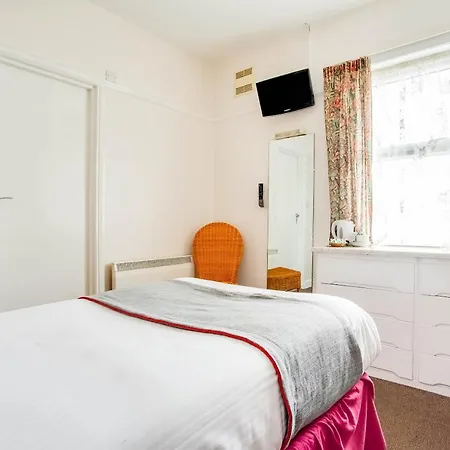 Oyo Godolphin Arms 3*