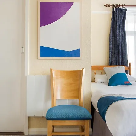 Oyo Godolphin Arms Otel