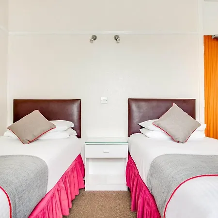 Oyo Godolphin Arms Otel 3*