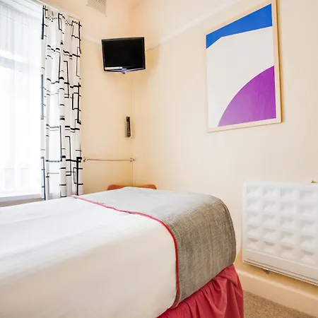 Oyo Godolphin Arms 3*