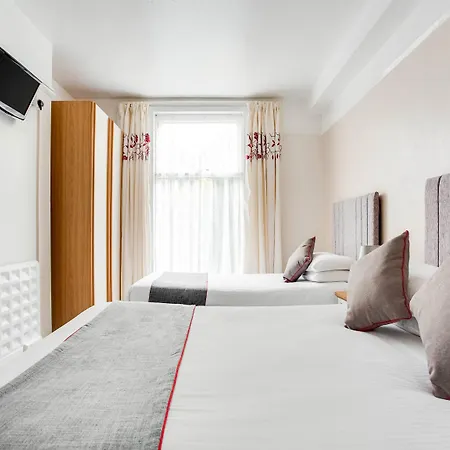 Oyo Godolphin Arms 3*