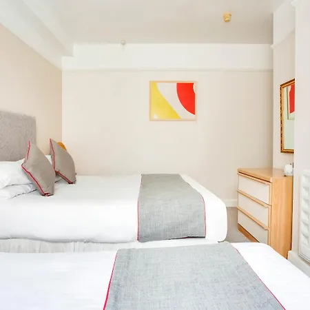 Oyo Godolphin Arms 3* New Quay