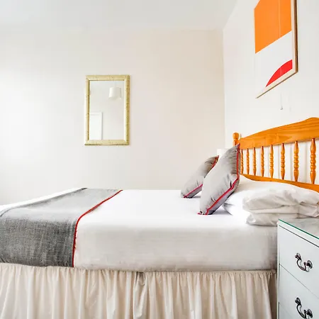 Oyo Godolphin Arms Otel 3*