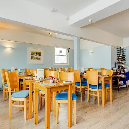 Oyo Godolphin Arms Otel 3*