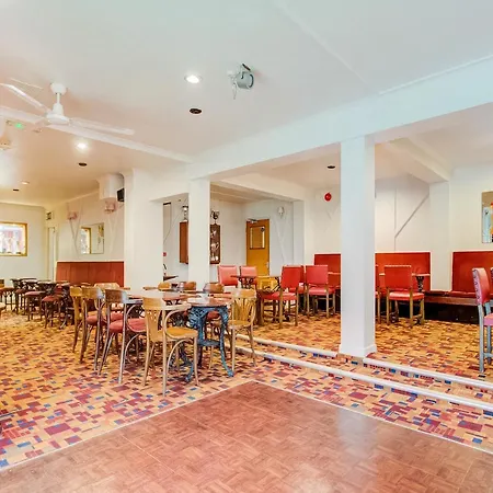 Oyo Godolphin Arms Otel 3*