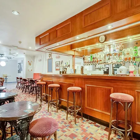 Oyo Godolphin Arms 3* New Quay