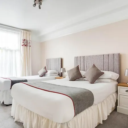 Oyo Godolphin Arms Hotel
