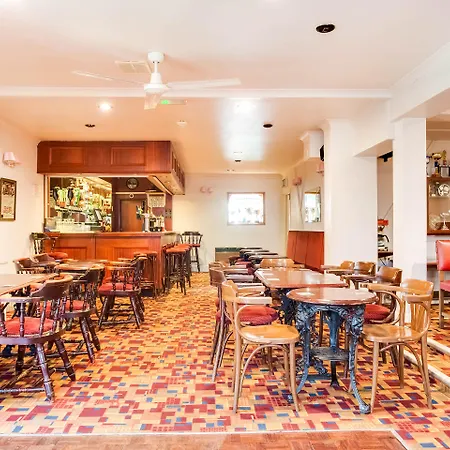 Oyo Godolphin Arms Hotel 3*